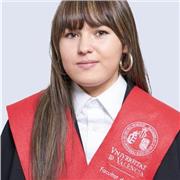 Doy clases particulares adaptadas al nivel de cada alumno y alumna para que estos alcancen todos sus objetivos tanto personales como académicos.